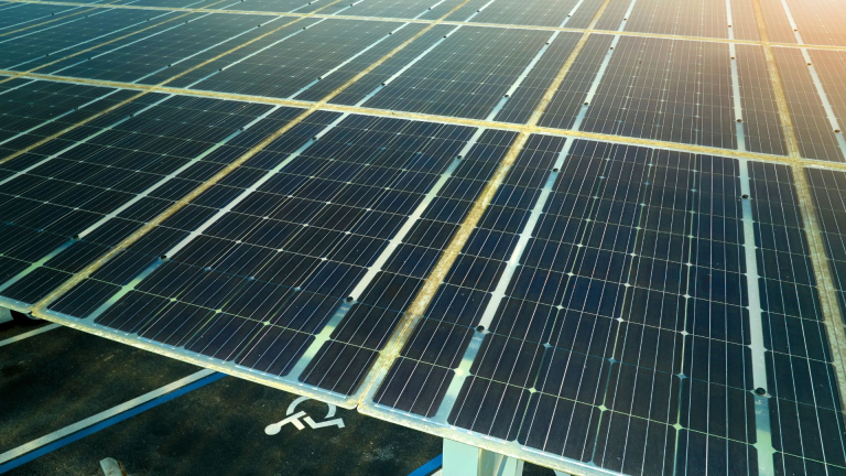 installation-panneaux-solaires-à-marseille-en-entreprise