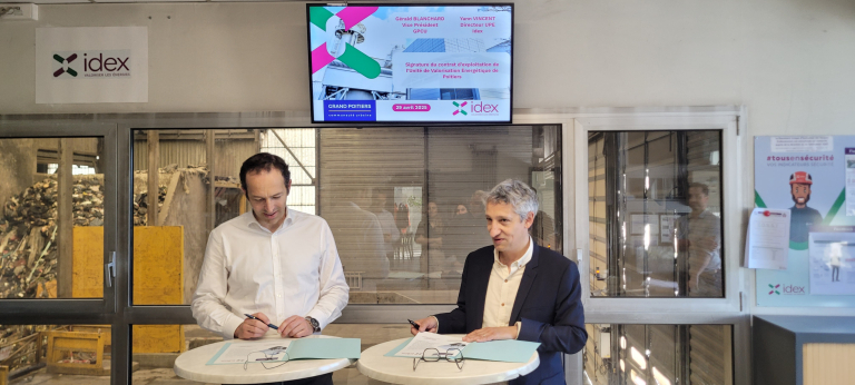 signature contrat UVE Poitiers